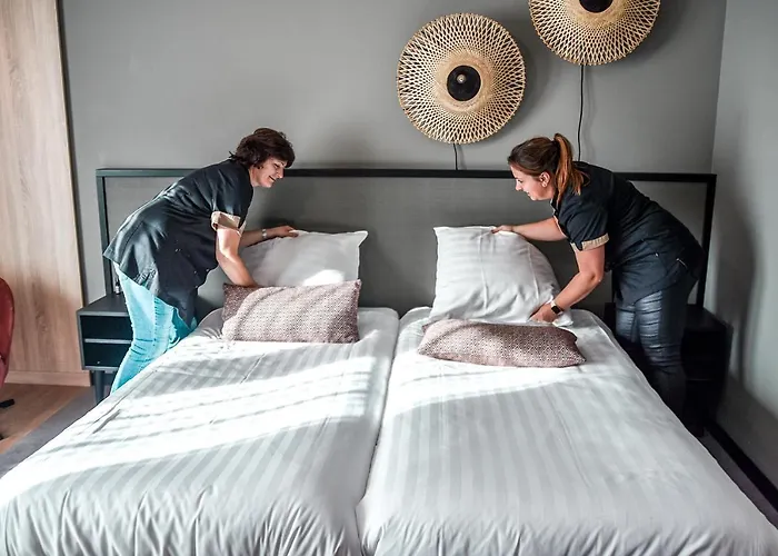 Witte Berken Natuurhotel 4* إبّ